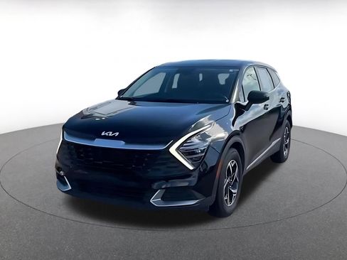 Used 2025 Kia Sportage LX image 7