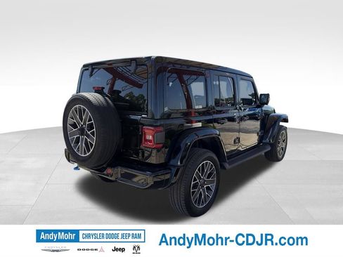 Used 2022 Jeep Wrangler Unlimited Sahara AWD/4WD image 7