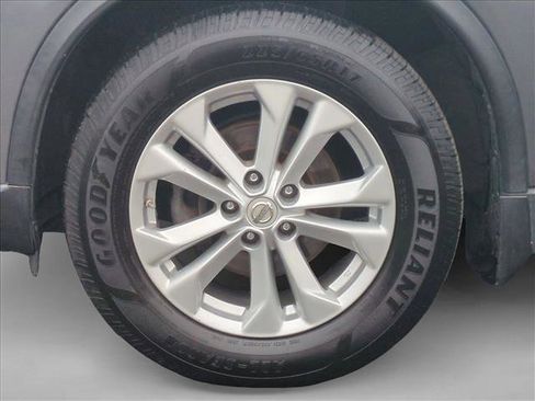 Used 2014 Nissan Rogue SV image 22