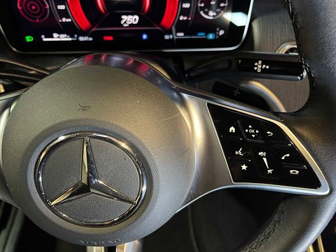 Used 2025 Mercedes-Benz GLC 300 4MATIC image 28