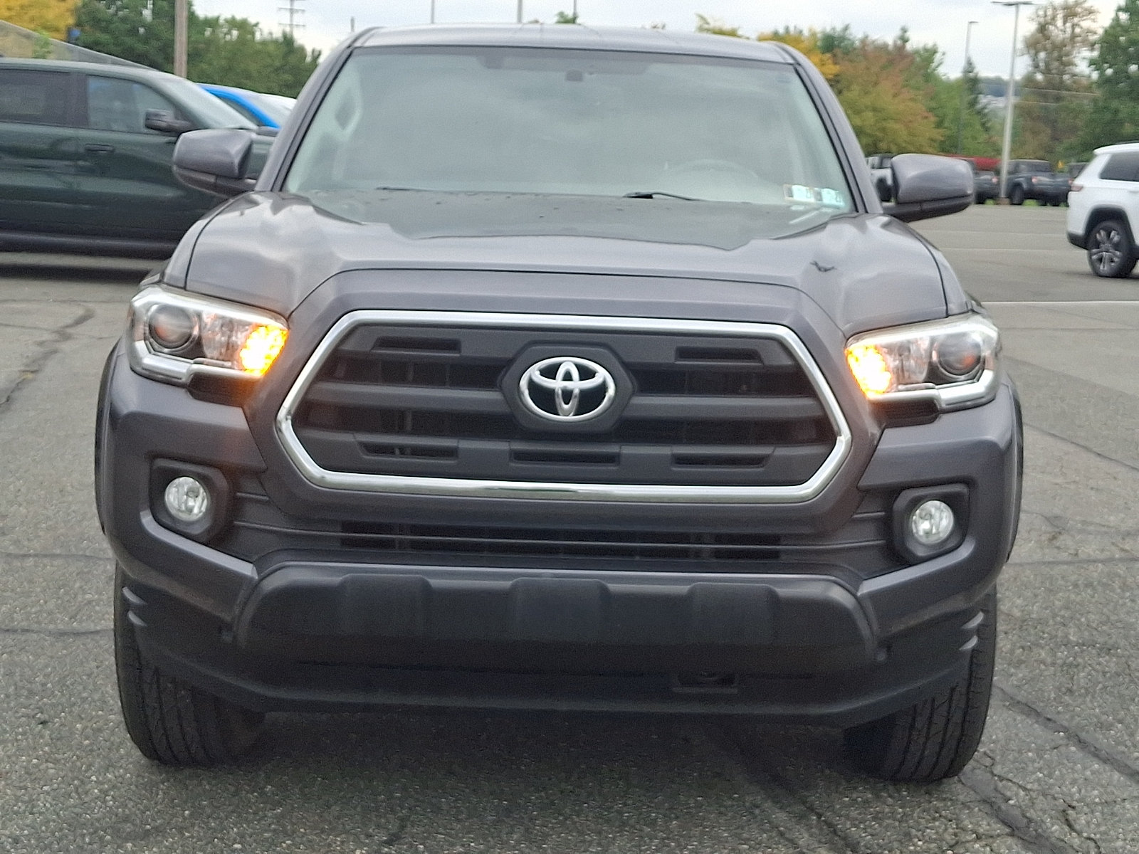 Used 2017 Toyota Tacoma SR5 w/ Tow Package AWD/4WD image 2