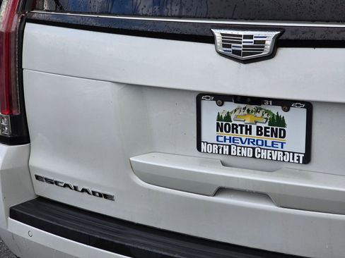 Used 2018 Cadillac Escalade Platinum image 14