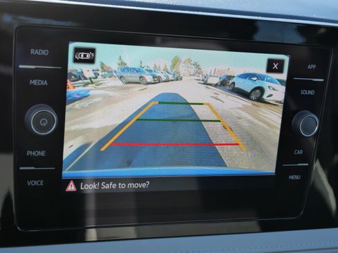 Certified 2025 Volkswagen Taos SE image 35