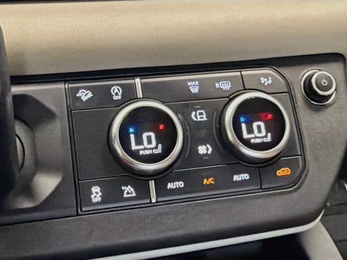 Used 2022 Land Rover Defender 110 SE AWD/4WD image 10