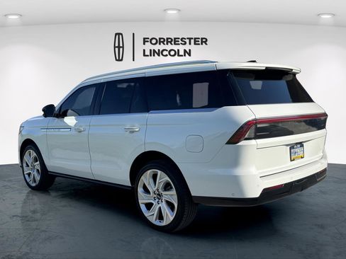 Used 2025 Lincoln Navigator Reserve image 19