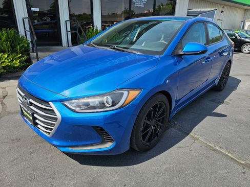 Used 2017 Hyundai Elantra SE image 2