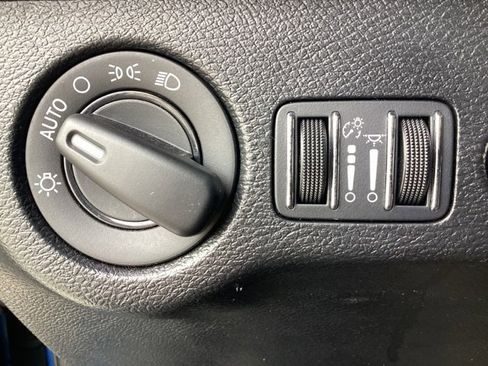 Used 2023 Dodge Challenger SXT image 21