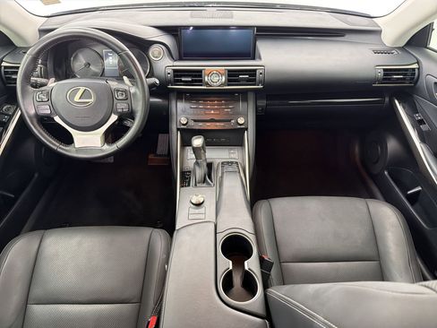 Used 2018 Lexus IS 300 w/ Comfort Package RWD image 16