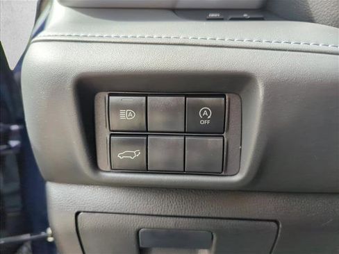 Used 2023 Toyota Highlander XLE FWD image 17