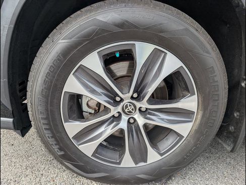 Used 2022 Toyota Highlander XLE image 20