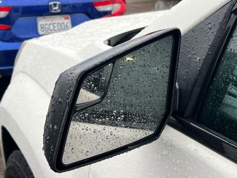 Used 2014 GMC Acadia SLE image 17