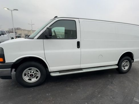 Used 2024 GMC Savana 2500 w/ Driver Convenience Package image 4