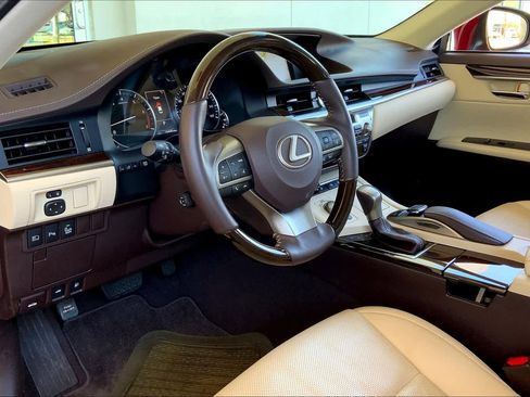 Used 2018 Lexus ES 350 w/ Luxury Package w/Wood Trim FWD image 18