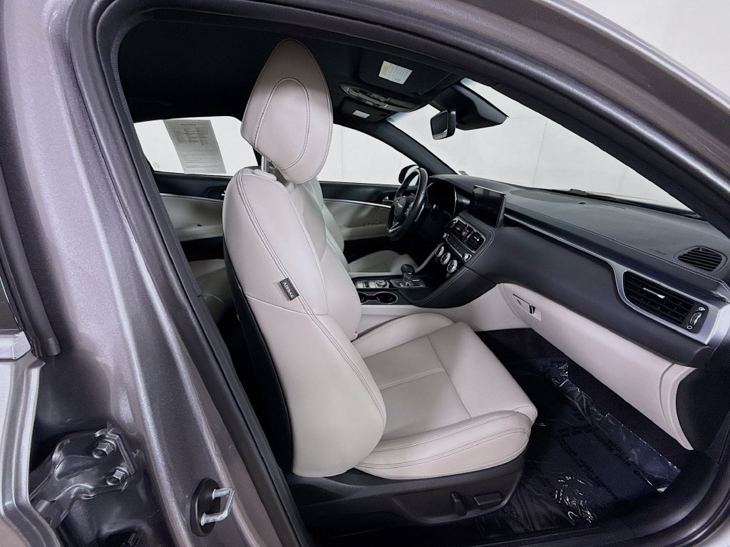 Used 2023 Genesis G70 2.0T AWD/4WD image 32
