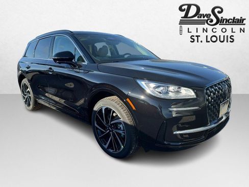 Used 2025 Lincoln Corsair Grand Touring w/ Equipment Group 302A AWD/4WD image 3