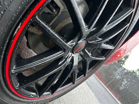 Used 2015 Dodge Challenger SXT image 35