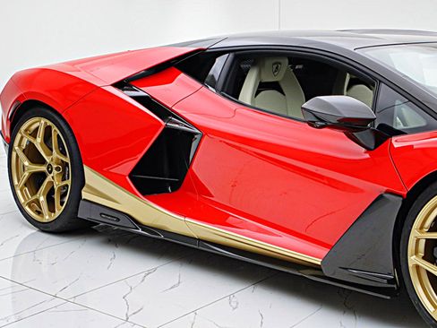 Used 2025 Lamborghini Revuelto AWD/4WD image 23