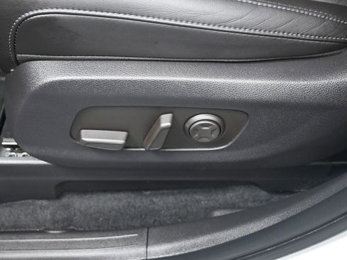 Certified 2025 Kia Carnival image 12