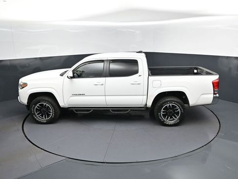 Used 2016 Toyota Tacoma SR5 w/ Towing Package image 33