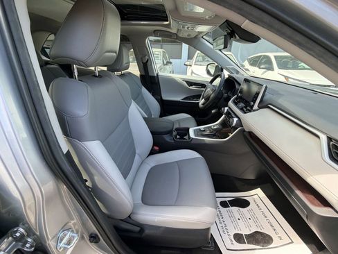 Used 2020 Toyota RAV4 Limited image 27