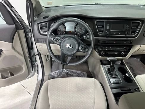 Used 2018 Kia Sedona L FWD image 14