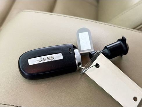 Used 2018 Jeep Grand Cherokee Limited image 18