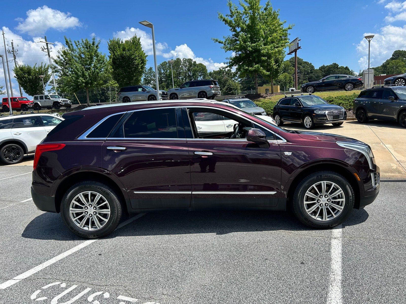 Used 2017 Cadillac XT5 Luxury w/ Driver Awareness Package FWD image 5