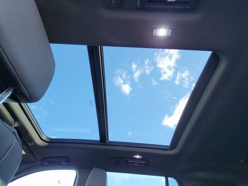 Used 2024 Chevrolet Tahoe Z71 w/ Luxury Package image 11