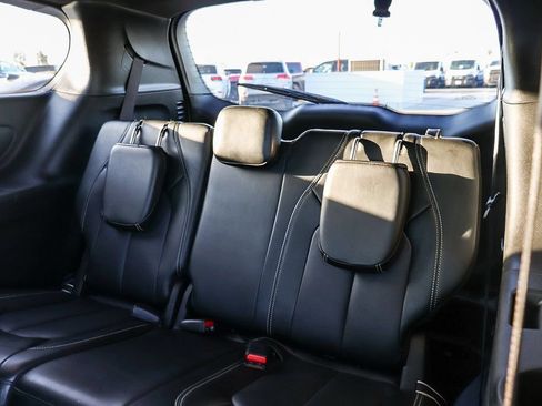 Used 2024 Chrysler Pacifica Limited FWD image 22