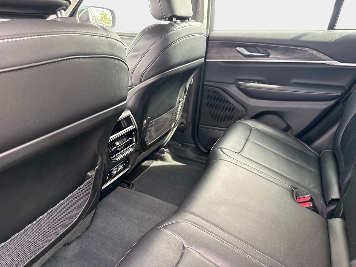 Used 2023 Jeep Grand Cherokee Limited AWD/4WD image 14