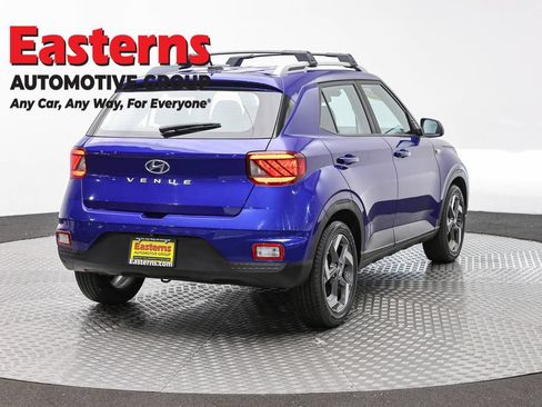 Used 2023 Hyundai Venue Limited FWD image 5