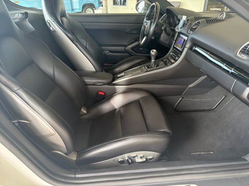 Used 2021 Porsche 718 Cayman RWD image 26