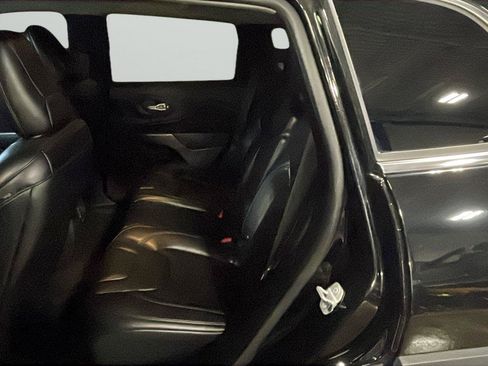 Used 2019 Jeep Cherokee Latitude Plus FWD image 11