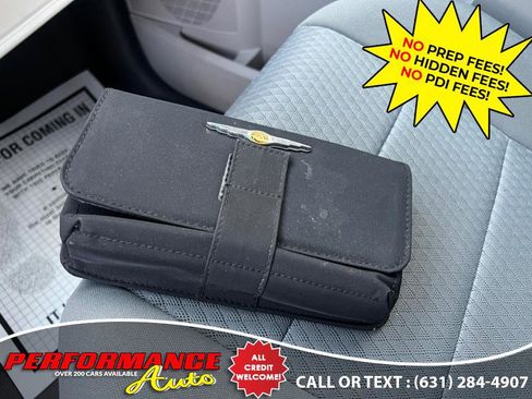 Used 2009 Chrysler Town & Country Touring image 23