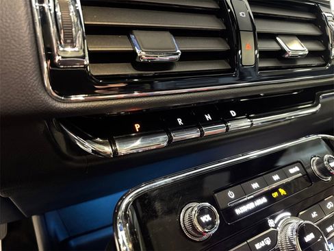 Used 2024 Lincoln Navigator Reserve image 21