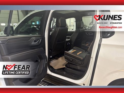 Used 2024 GMC Yukon XL AT4 w/ AT4 Premium Package AWD/4WD image 18