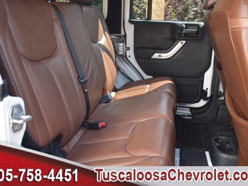 Used 2018 Jeep Wrangler Unlimited Sahara w/ Connectivity Group AWD/4WD image 22