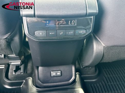 Used 2023 Toyota Highlander LE FWD image 31