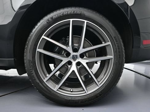 Certified 2026 Porsche Macan AWD/4WD image 26