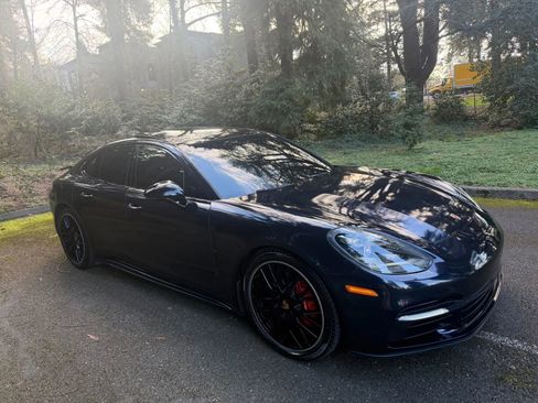 Used 2017 Porsche Panamera 4S image 3