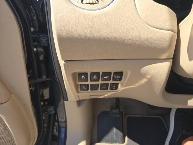 Used 2015 Nissan Pathfinder Platinum FWD image 13