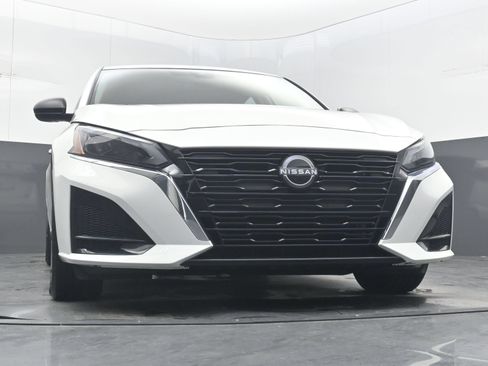 Used 2025 Nissan Altima 2.5 SV FWD image 25