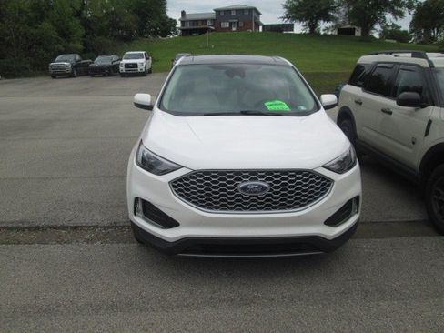 Used 2023 Ford Edge SEL w/ Convenience Package AWD/4WD image 4
