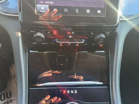 Used 2022 Jeep Grand Cherokee L Laredo w/ Luxury Tech Group I image 17