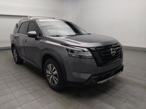 Used 2022 Nissan Pathfinder SL w/ SL Black Package FWD image 13