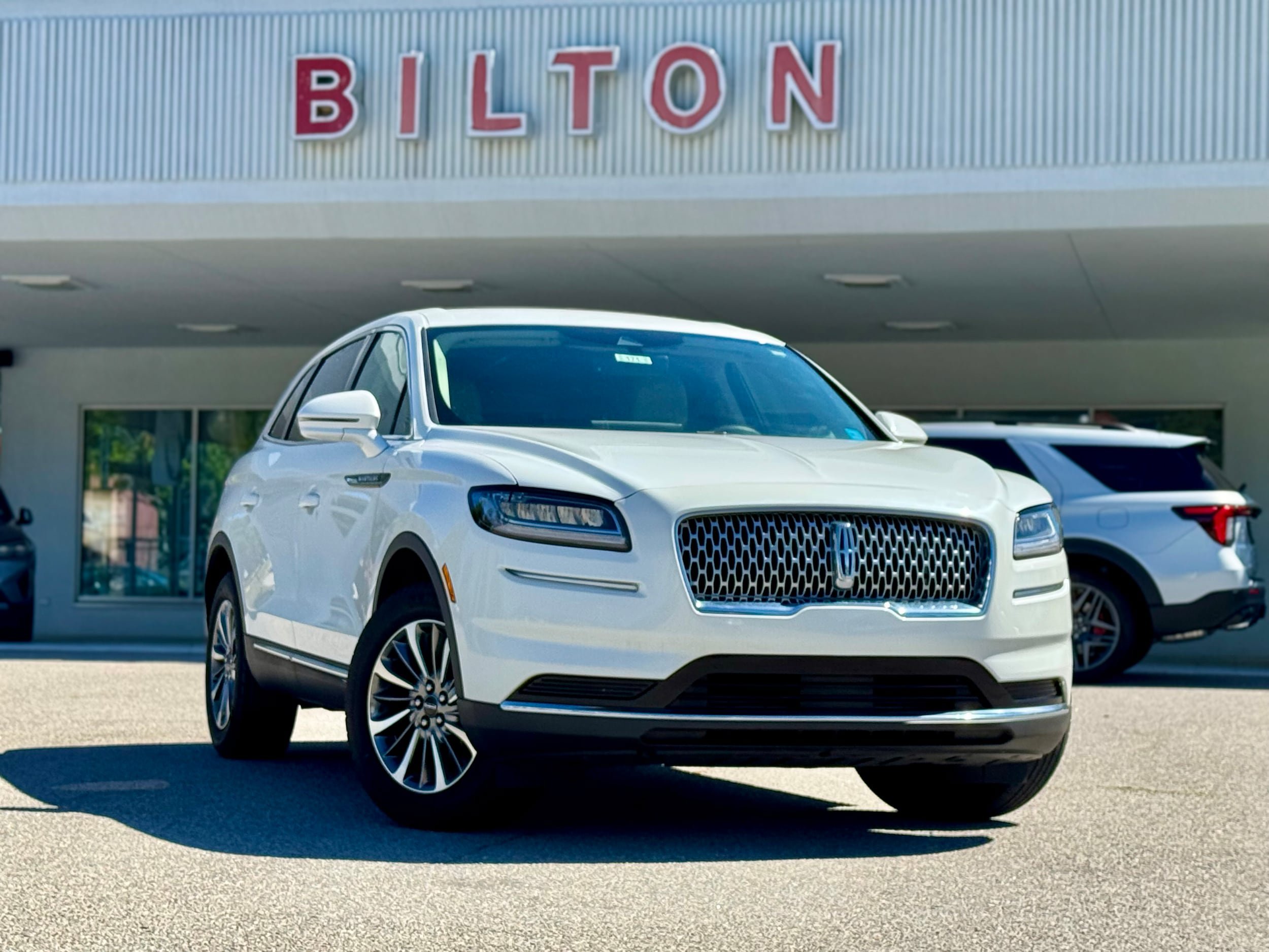 Used 2023 Lincoln Nautilus FWD image 1