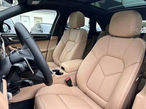 New 2026 Porsche Macan image 5