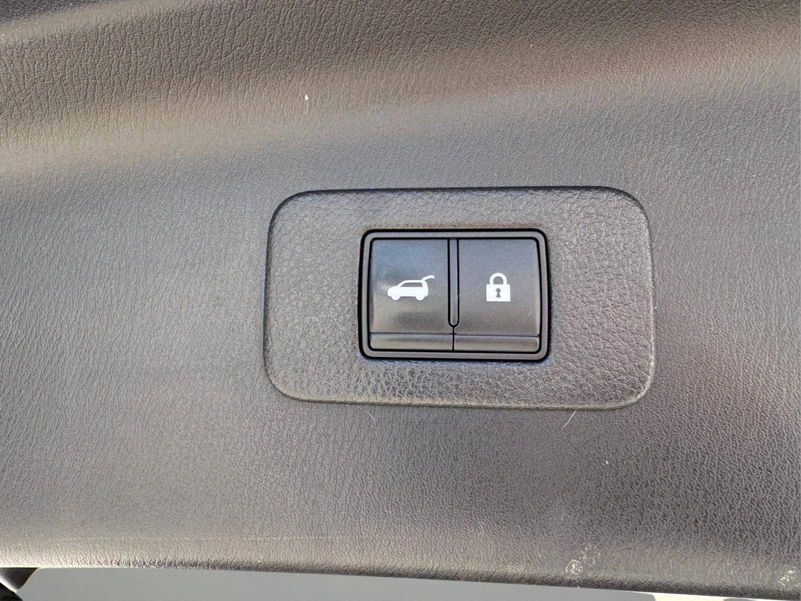 Used 2021 Nissan Armada Platinum w/ Captain's Chairs Package RWD image 12