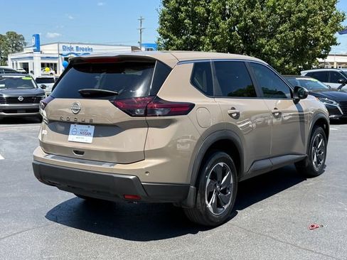 Certified 2025 Nissan Rogue SV FWD image 4