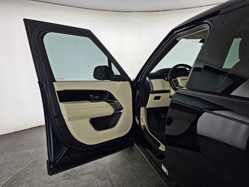 Used 2023 Land Rover Range Rover Long Wheelbase SE image 21